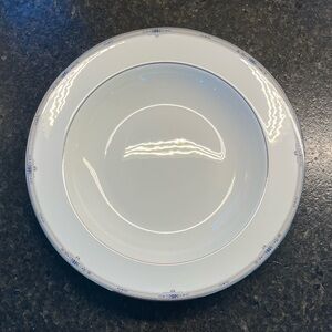 Wedgwood Amherst round vegetable bowl